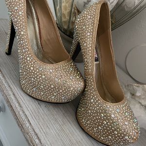 Gold Sparkly Pumps